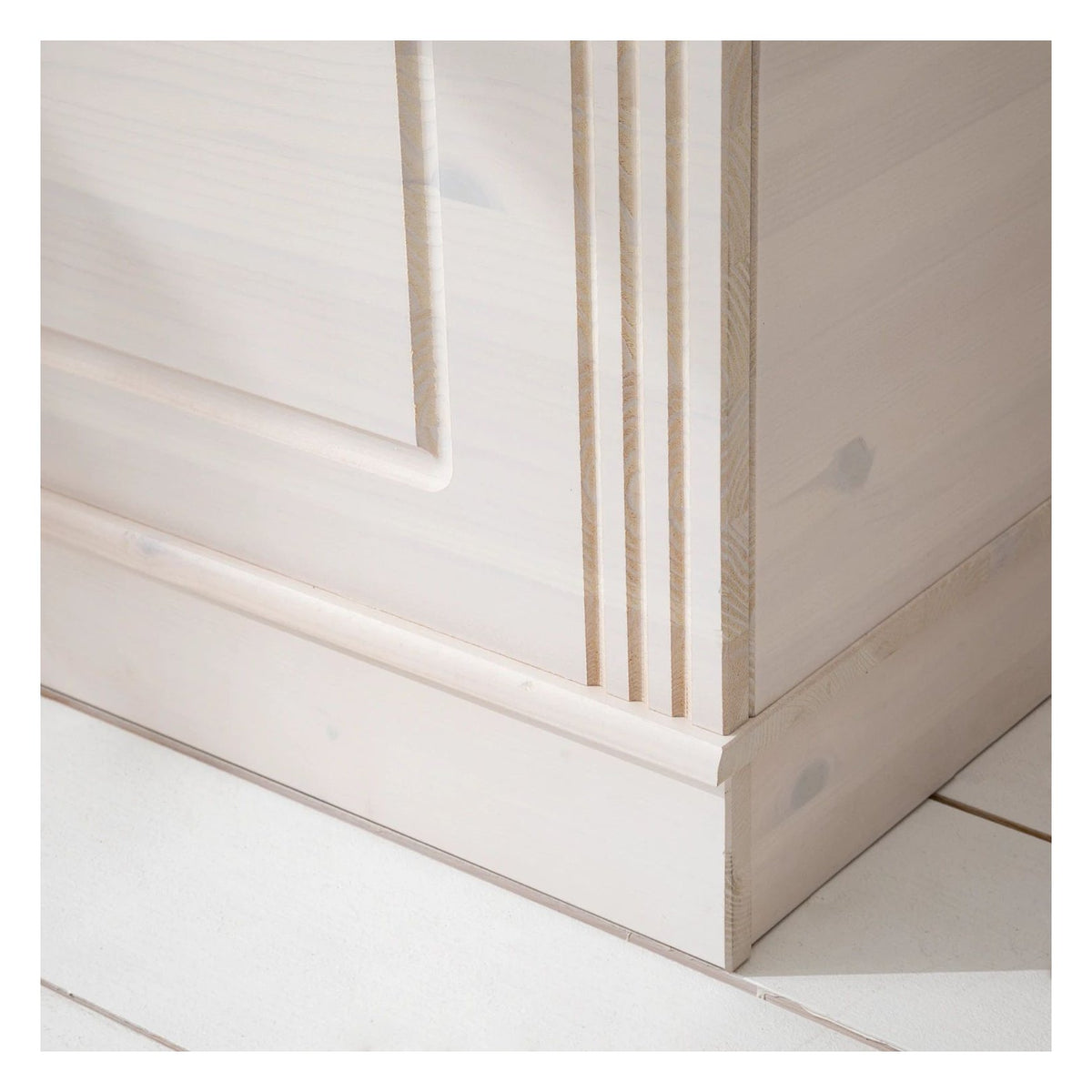 Anita Chest, view 10