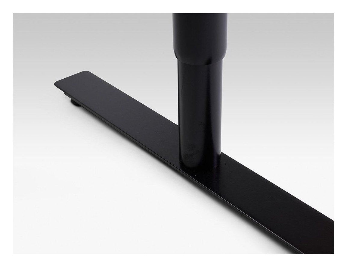 Apex Runda Height Adjustable Desk, in an office