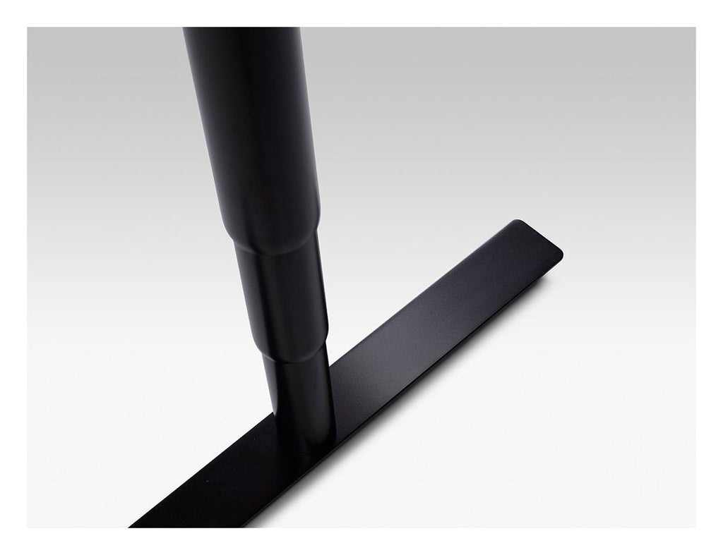 Apex Runda Height Adjustable Desk, in an office