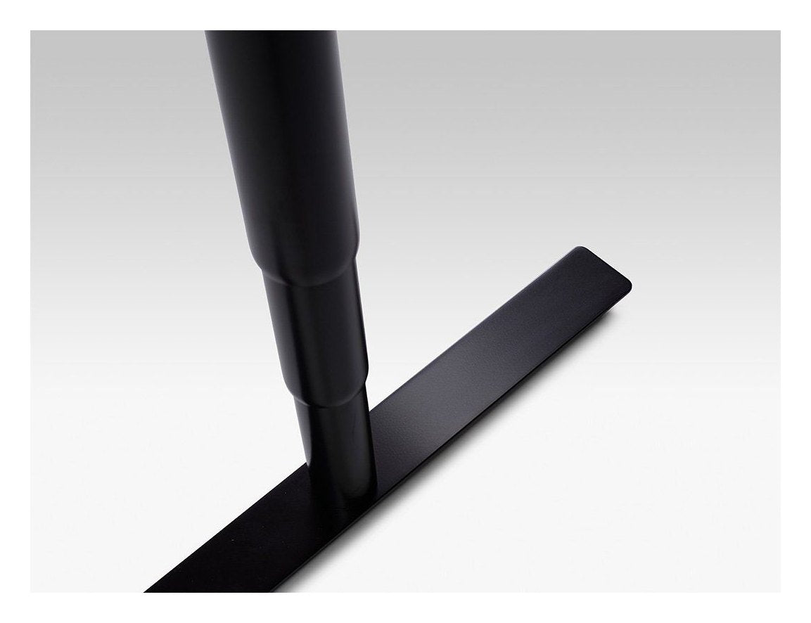 Apex Runda Height Adjustable Desk, in an office