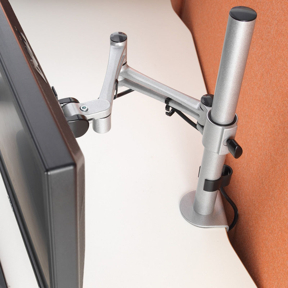 Bravo Luna Single Monitor Arm