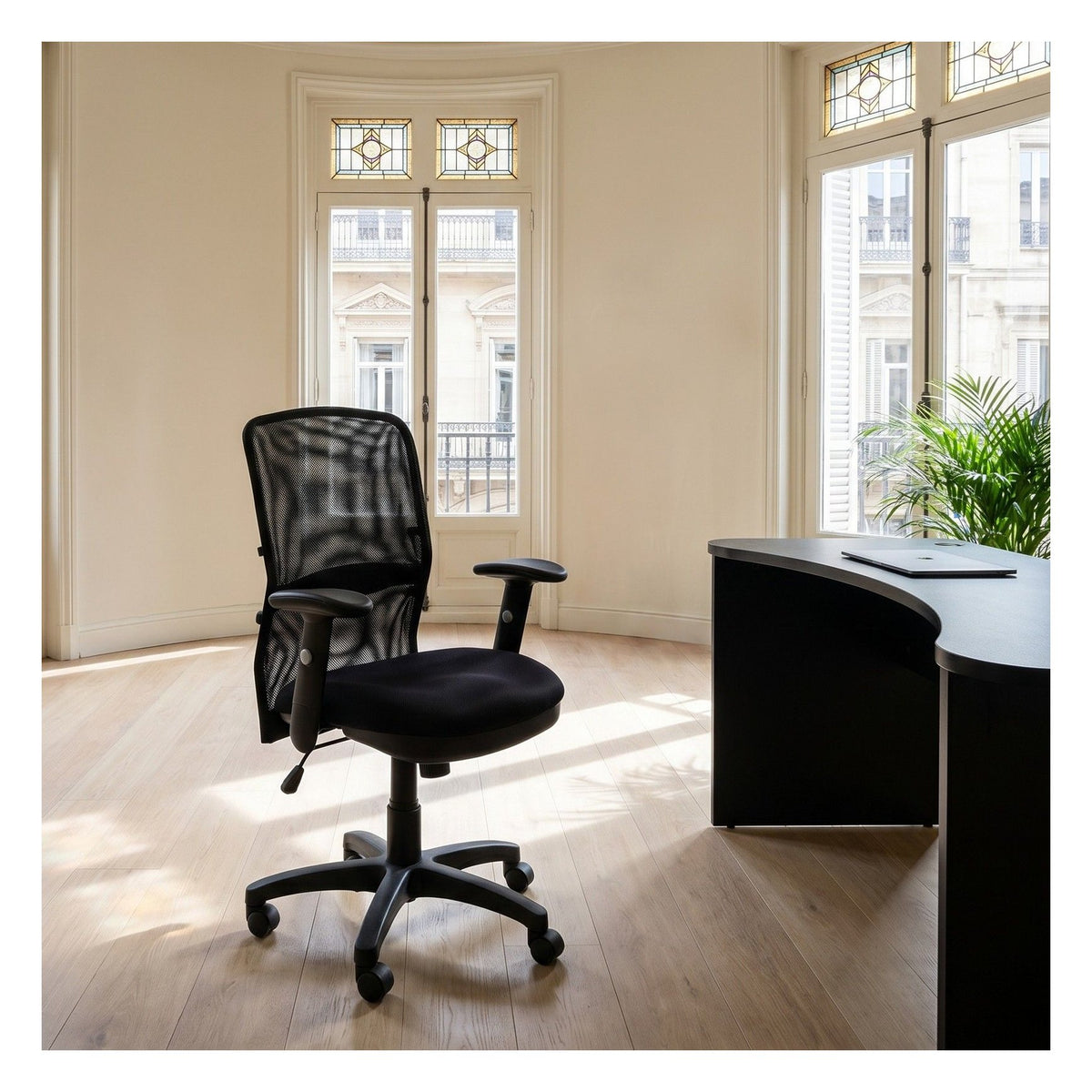 Dakota Mesh Back Managers Chair, view 2