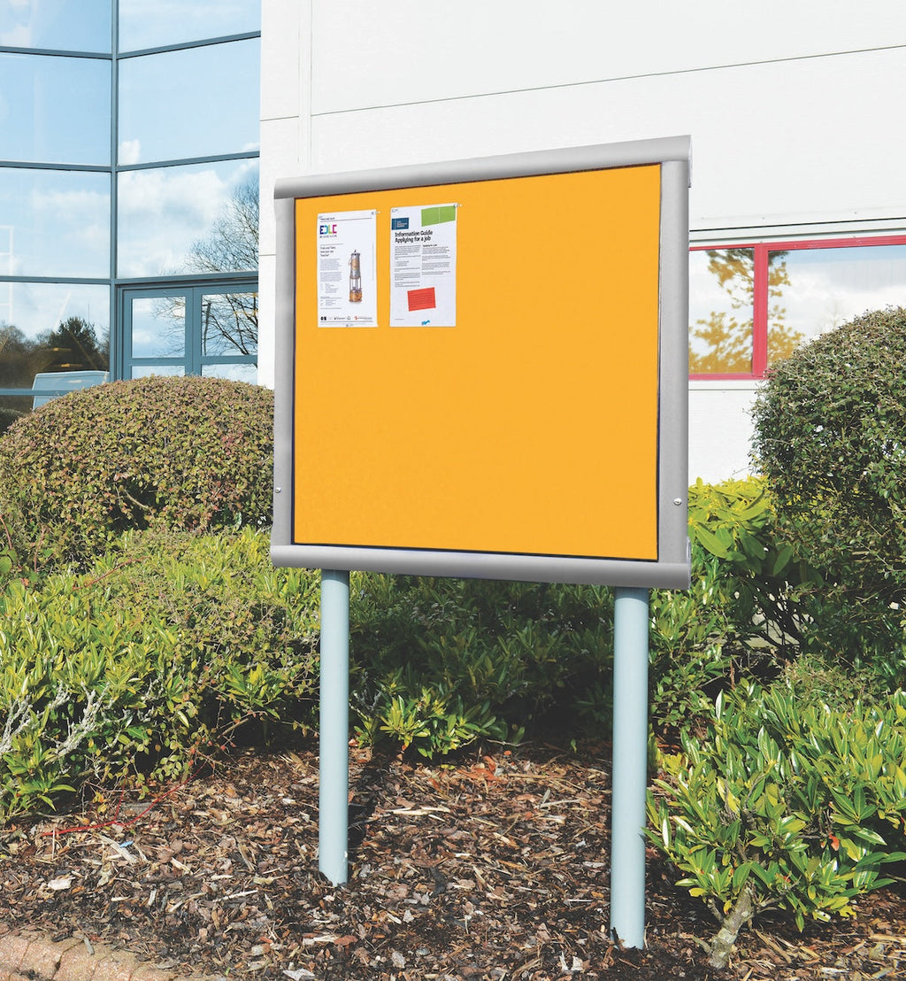 WeatherShield Freestanding Outdoor Showcase (Sunk Post)