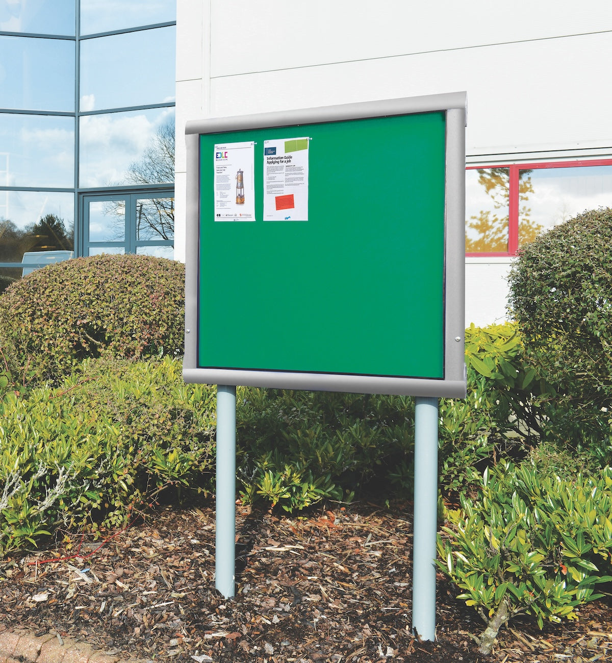 WeatherShield Freestanding Outdoor Showcase (Sunk Post)