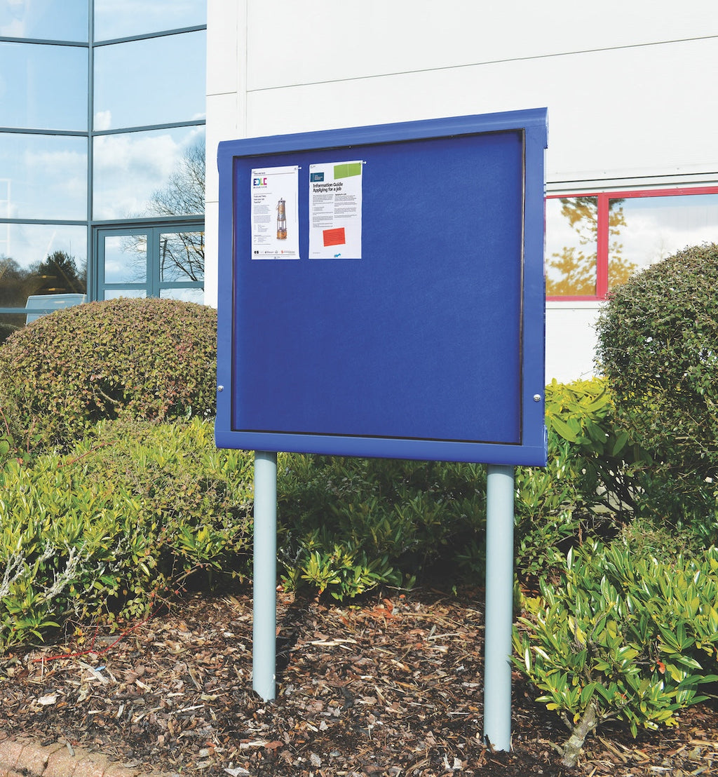 WeatherShield Freestanding Outdoor Showcase (Sunk Post)