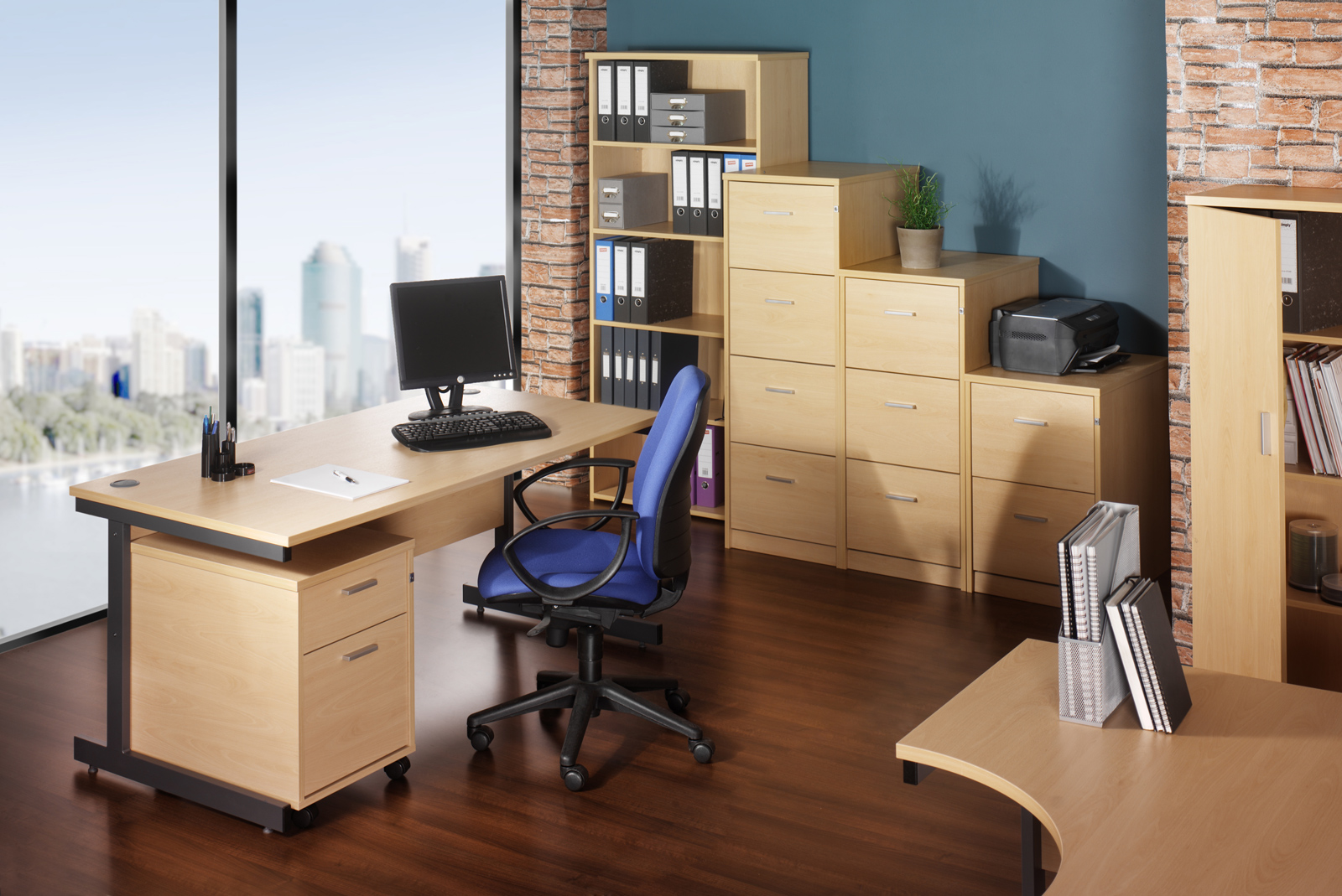 The New Contract 25 Desk Range